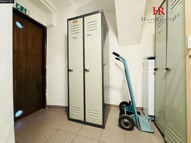 Pronájem obchodního prostoru, Benešov, Masarykovo náměstí, 72 m2