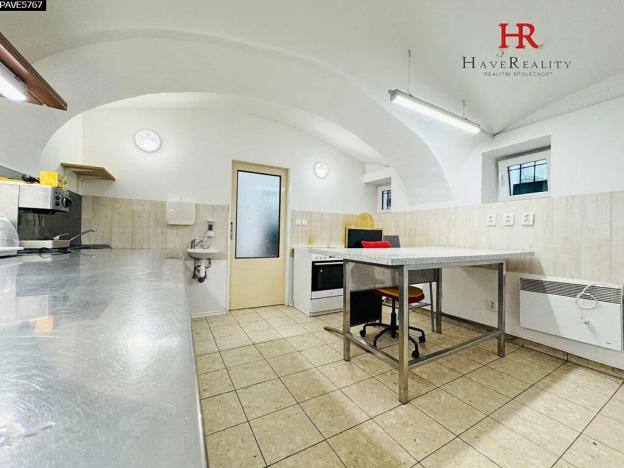 Pronájem obchodního prostoru, Benešov, Masarykovo náměstí, 72 m2