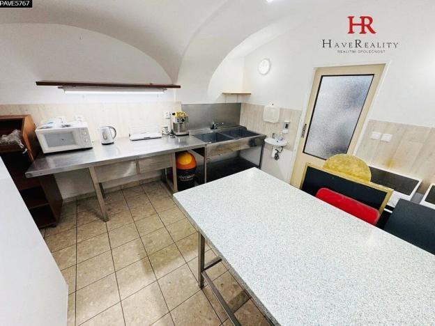 Pronájem obchodního prostoru, Benešov, Masarykovo náměstí, 72 m2