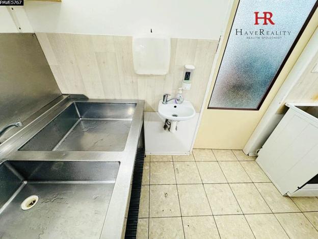 Pronájem obchodního prostoru, Benešov, Masarykovo náměstí, 72 m2