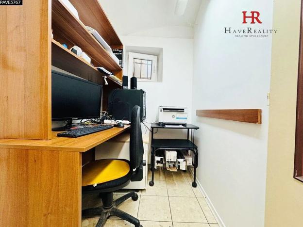 Pronájem obchodního prostoru, Benešov, Masarykovo náměstí, 72 m2