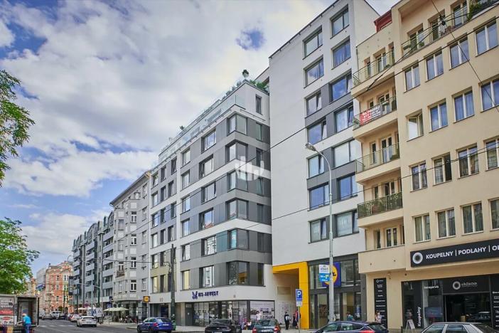 Pronájem kanceláře, Praha - Karlín, Sokolovská, 289 m2
