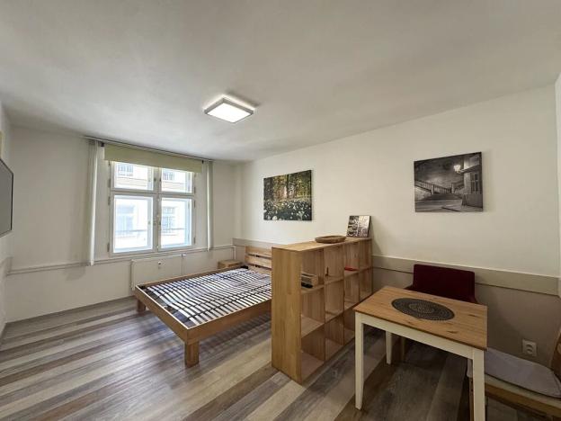 Pronájem bytu 1+kk, Praha - Vršovice, Sevastopolská, 33 m2