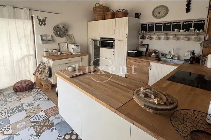 Prodej vícegeneračního domu, Splitska, Chorvatsko, 190 m2