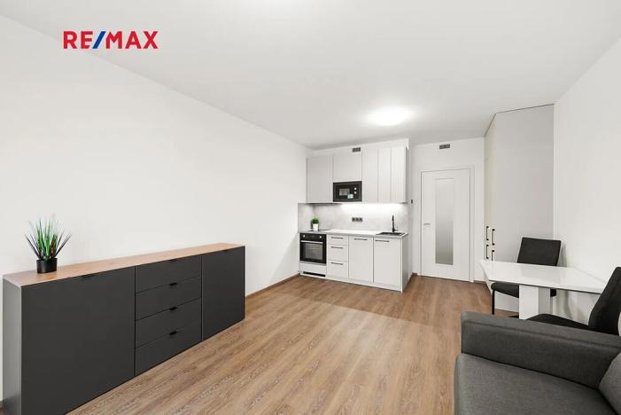 Pronájem bytu 1+kk, Praha - Hloubětín, U Tesly, 30 m2