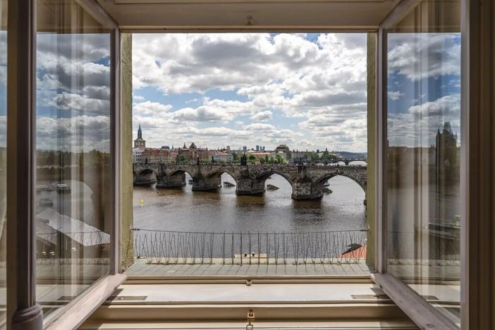 Pronájem bytu 3+1, Praha - Malá Strana, U lužického semináře, 111 m2