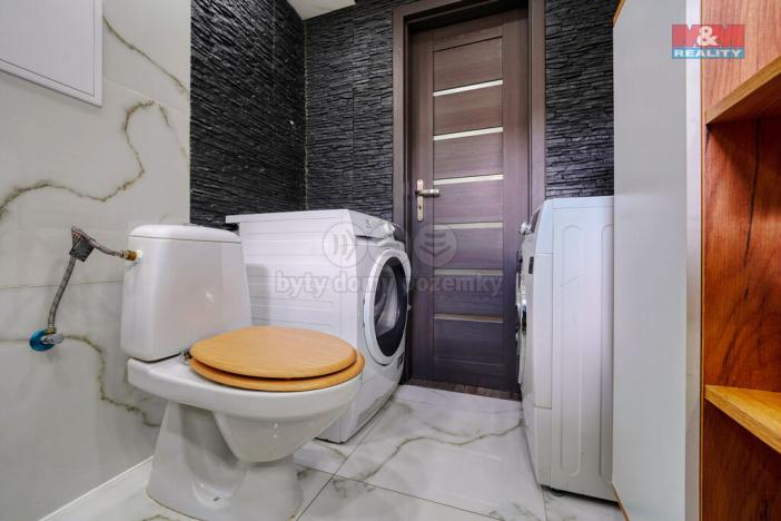 Prodej bytu 2+1, Ostrov, Šafaříkova, 55 m2