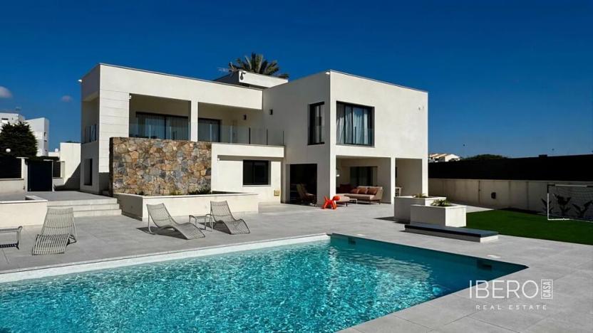 Prodej rodinného domu, Torrevieja, Španělsko, 200 m2