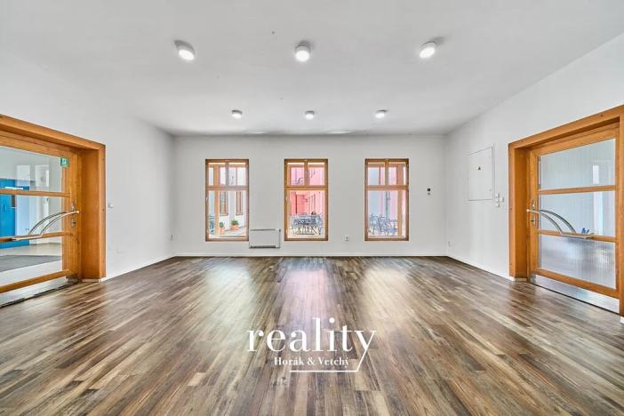 Pronájem obchodního prostoru, Znojmo, Horní náměstí, 36 m2