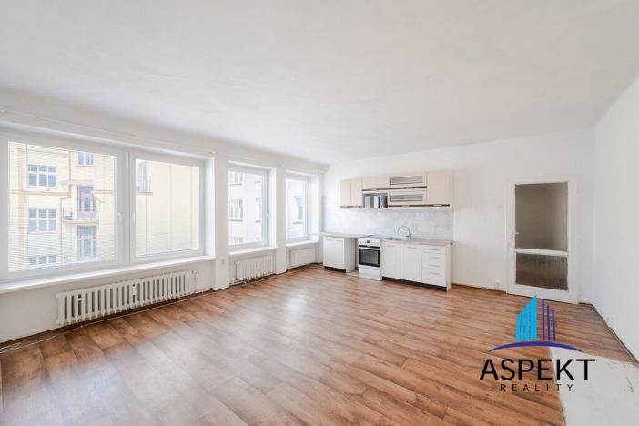 Pronájem bytu 1+1, Praha - Vinohrady, Vinohradská, 49 m2