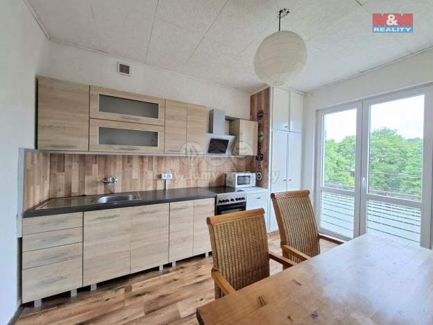 Prodej bytu 2+1, Ostrov, Hlavní třída, 60 m2