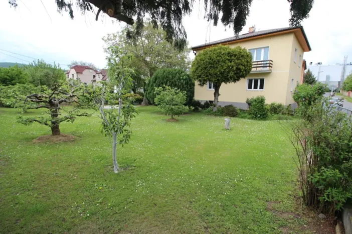 Prodej podílu vily, Beroun, V Dolině, 400 m2