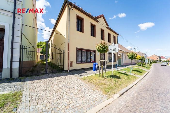 Prodej rodinného domu, Týnec nad Labem, Masarykovo náměstí, 142 m2