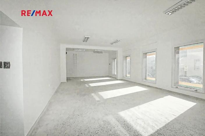 Prodej obchodního prostoru, Hostouň, Chodské náměstí, 499 m2