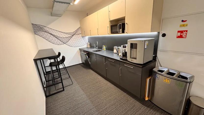 Pronájem kanceláře, Brno, Šumavská, 216 m2