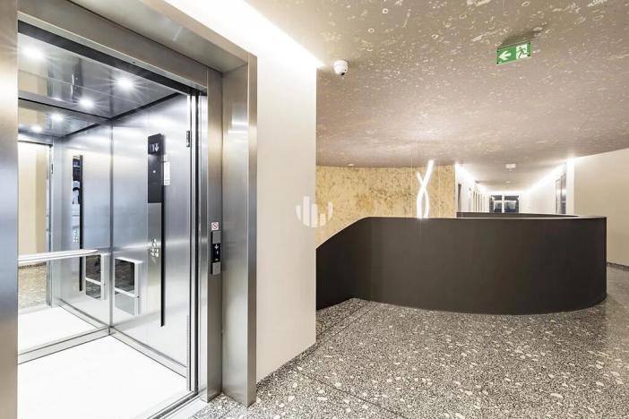 Pronájem kanceláře, Praha - Smíchov, Holečkova, 330 m2