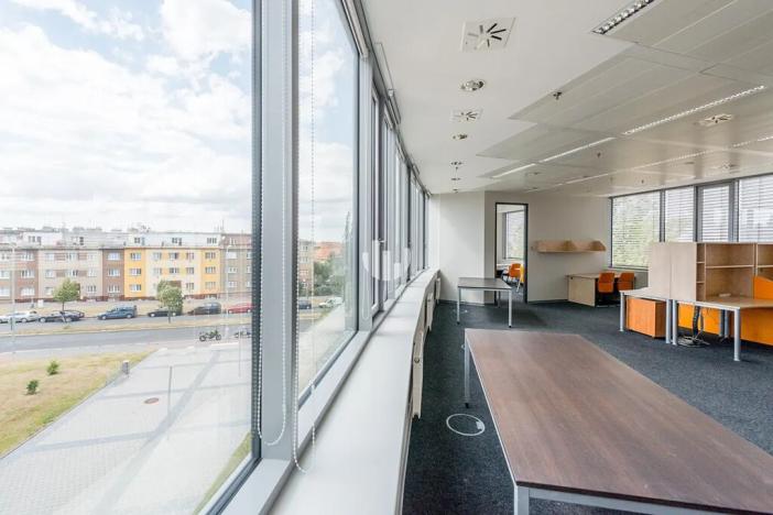 Pronájem kanceláře, Praha - Nusle, Na hřebenech II, 601 m2