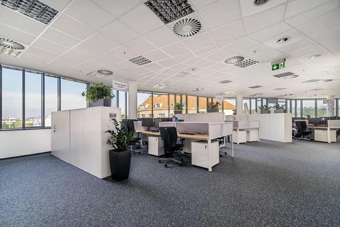 Pronájem kanceláře, Praha - Libeň, Českomoravská, 1638 m2