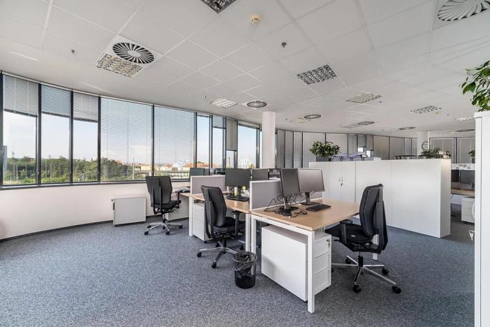 Pronájem kanceláře, Praha - Libeň, Českomoravská, 890 m2