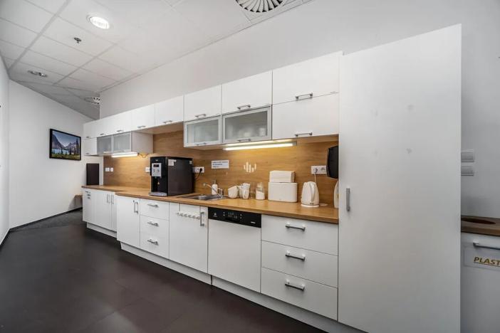 Pronájem kanceláře, Praha - Libeň, Českomoravská, 700 m2