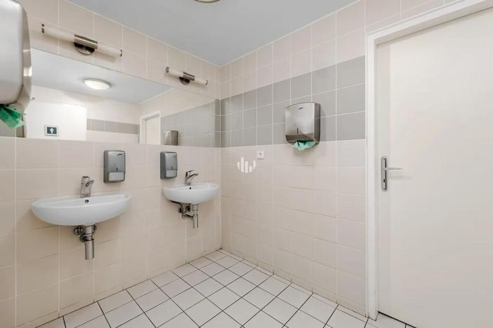 Pronájem kanceláře, Praha - Veleslavín, Na okraji, 985 m2