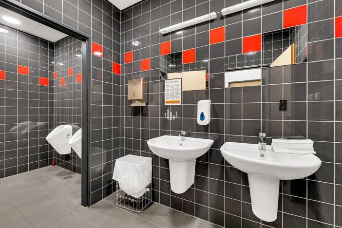 Pronájem kanceláře, Praha - Horní Počernice, Sezemická, 700 m2