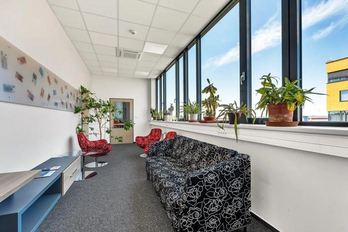 Pronájem kanceláře, Praha - Horní Počernice, Sezemická, 700 m2