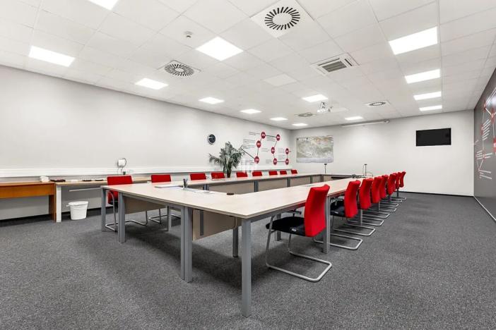 Pronájem kanceláře, Praha - Horní Počernice, Sezemická, 700 m2