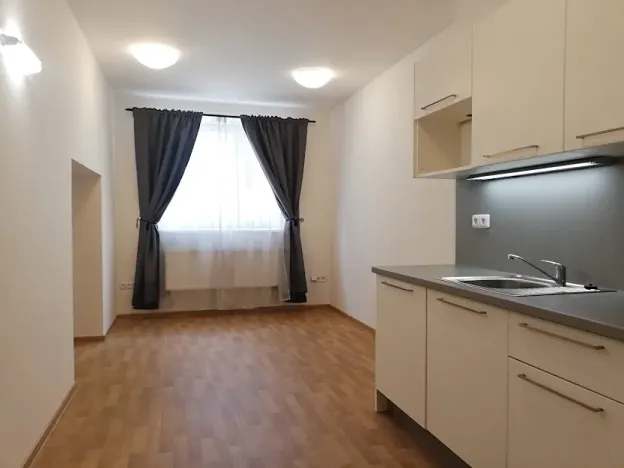 Pronájem bytu 1+kk, Praha - Vršovice, Karpatská, 23 m2