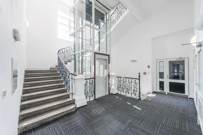 Pronájem kanceláře, Praha - Karlín, Sokolovská, 290 m2