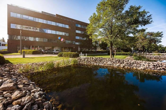 Pronájem kanceláře, Brno, Holandská, 1233 m2