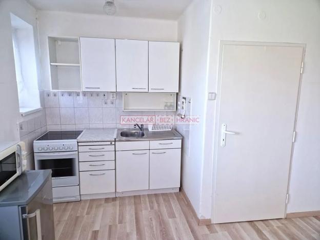 Pronájem bytu 1+kk, Zlín, Kostelecká, 30 m2