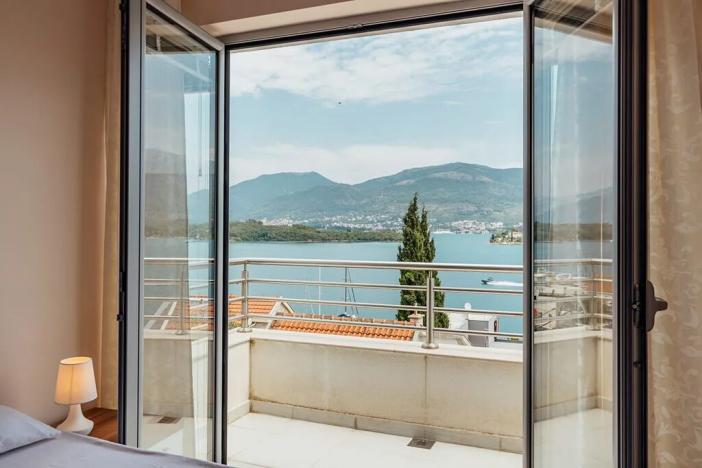 Prodej bytu 3+kk, Tivat, Černá Hora, 64 m2