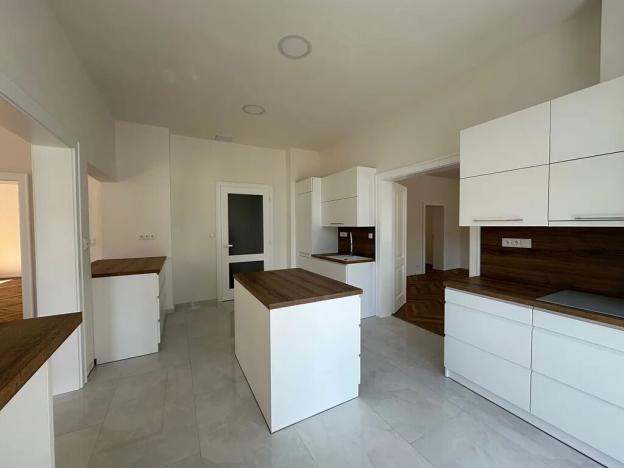 Prodej bytu 4+1, Děčín, Husovo nám., 156 m2