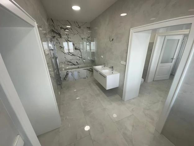 Prodej bytu 4+1, Děčín, Husovo nám., 156 m2