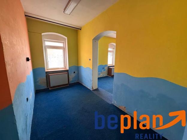 Prodej obchodního prostoru, Karlovy Vary, Závodu míru, 59 m2