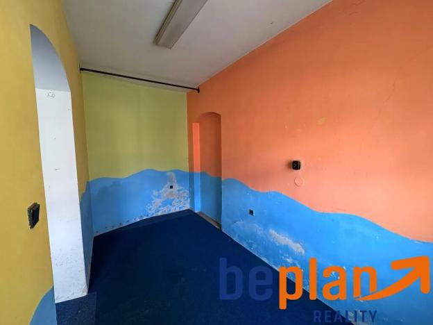 Prodej obchodního prostoru, Karlovy Vary, Závodu míru, 59 m2