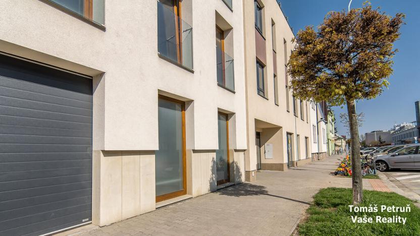 Pronájem bytu 1+kk, Hradec Králové, Wonkova, 31 m2