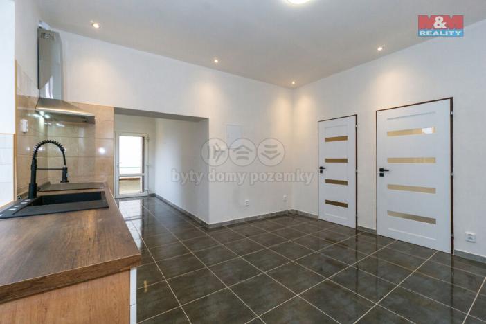 Pronájem bytu 2+kk, Holice, náměstí T. G. Masaryka, 36 m2