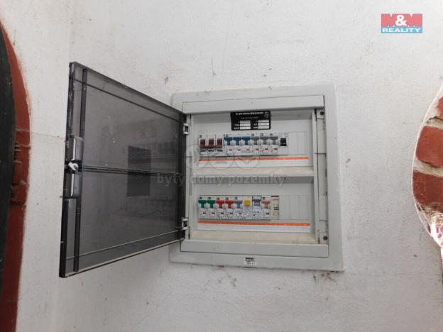 Prodej vinného sklepa, Moravany, 200 m2