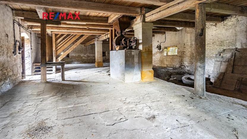 Prodej zemědělského objektu, Počedělice, 2500 m2