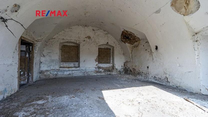 Prodej zemědělského objektu, Počedělice, 2500 m2