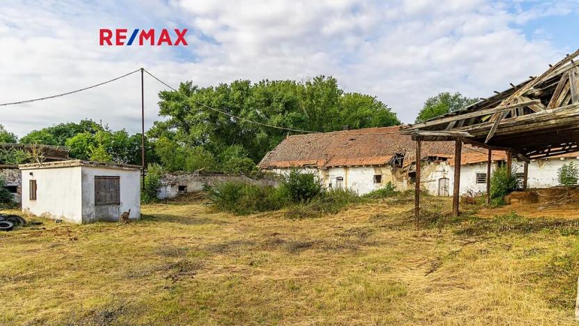 Prodej zemědělského objektu, Počedělice, 2500 m2