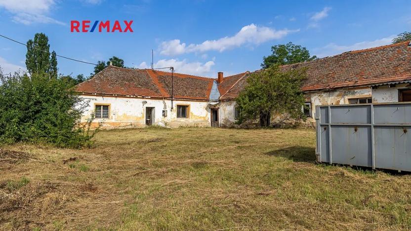 Prodej zemědělského objektu, Počedělice, 2500 m2