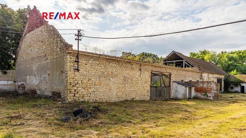 Prodej zemědělského objektu, Počedělice, 2500 m2