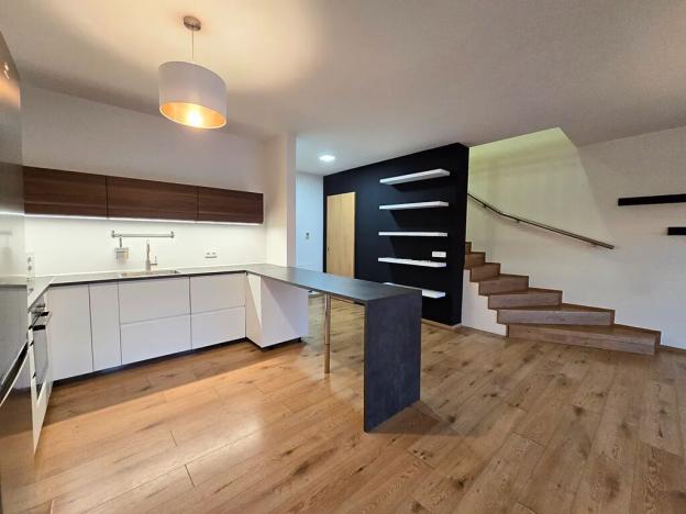 Prodej rodinného domu, Praha - Dolní Měcholupy, U svornosti, 154 m2