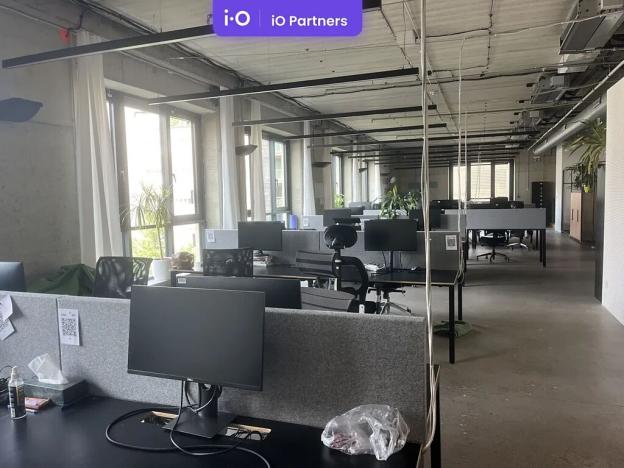 Pronájem kanceláře, Praha - Karlín, Pernerova, 1797 m2