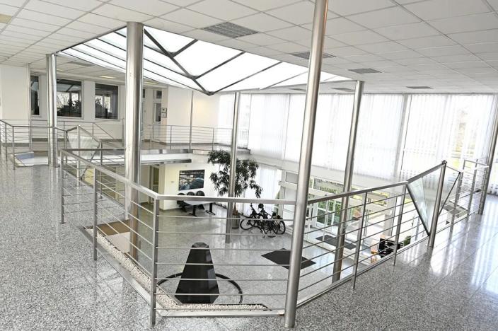 Pronájem kanceláře, Praha - Prosek, Litvínovská, 215 m2