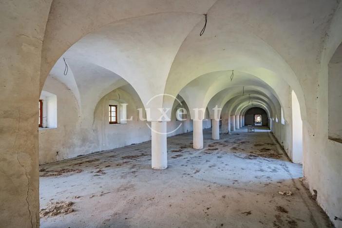 Prodej komerční nemovitosti, Vršovice, 5100 m2