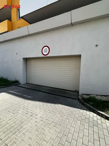 Pronájem garáže, Brno, Chvalovka, 13 m2